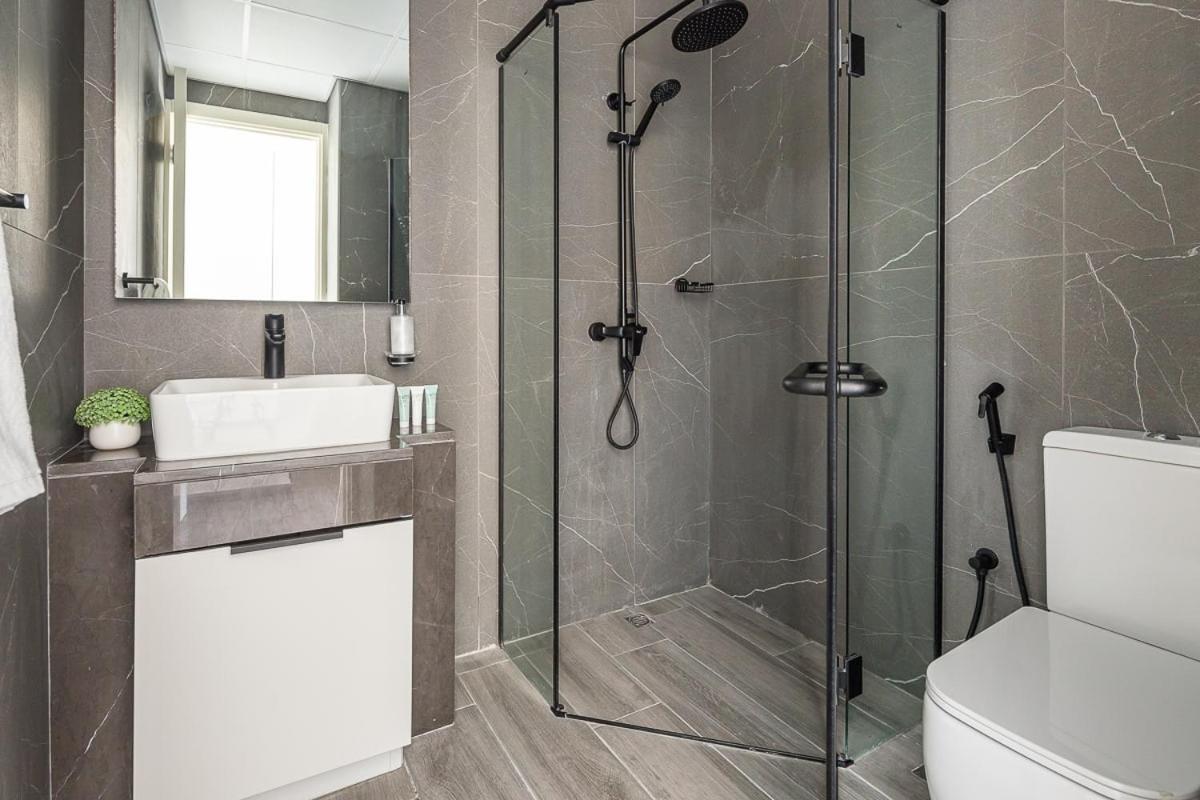 Frank Porter - Noor 3 Midtown