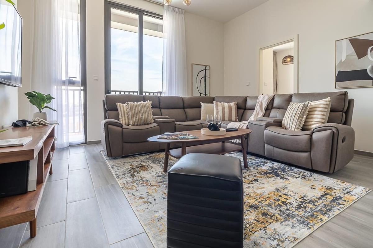 Frank Porter - Noor 3 Midtown Apartment